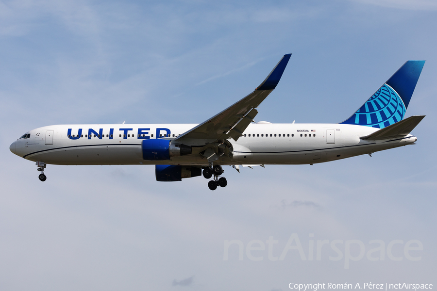 United Airlines Boeing 767-322(ER) (N665UA) | Photo 573966