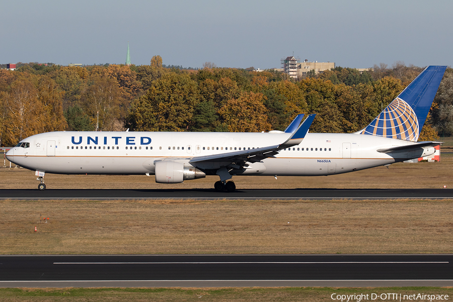 United Airlines Boeing 767-322(ER) (N665UA) | Photo 273650