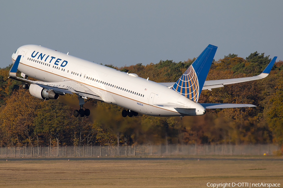 United Airlines Boeing 767-322(ER) (N665UA) | Photo 273651