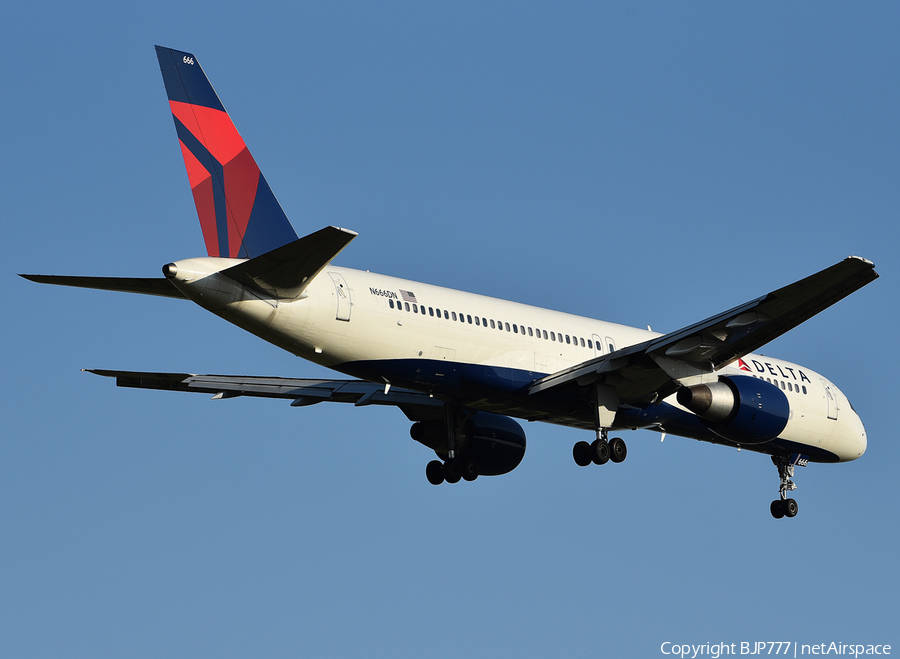 Delta Air Lines Boeing 757-232 (N666DN) | Photo 405350