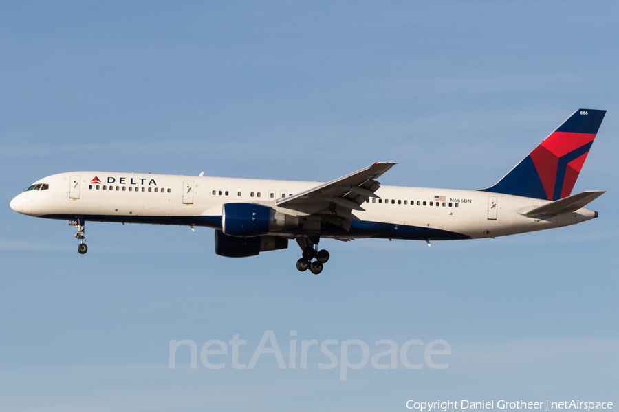 Delta Air Lines Boeing 757-232 (N666DN) | Photo 239001