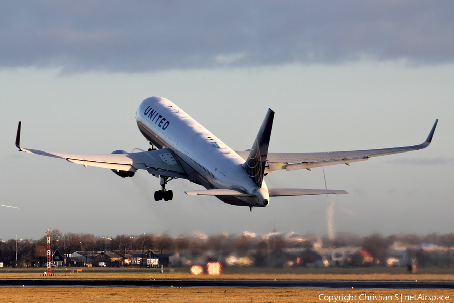 United Airlines Boeing 767-322(ER) (N666UA) | Photo 96977
