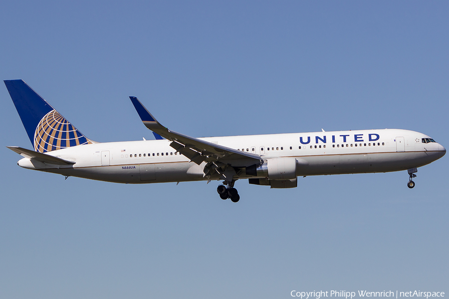 United Airlines Boeing 767-322(ER) (N666UA) | Photo 127945
