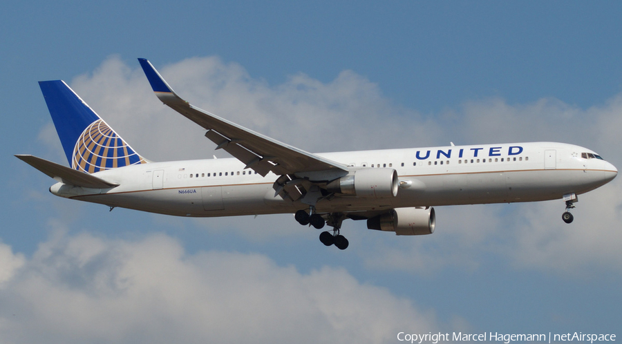 United Airlines Boeing 767-322(ER) (N666UA) | Photo 105751