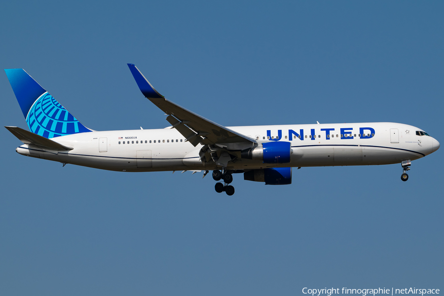 United Airlines Boeing 767-322(ER) (N666UA) | Photo 500333