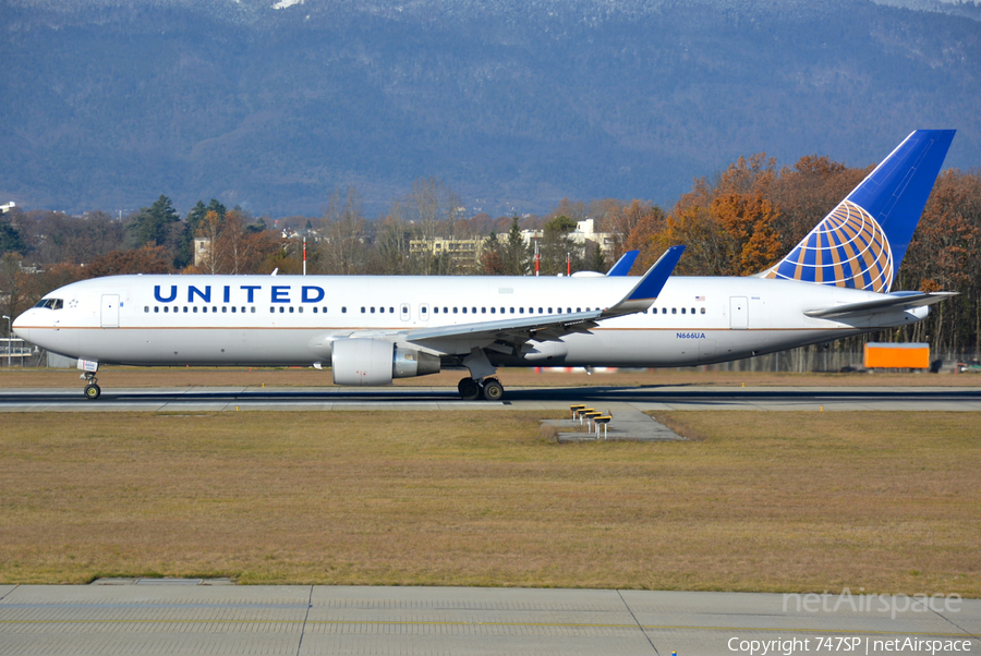 United Airlines Boeing 767-322(ER) (N666UA) | Photo 201573