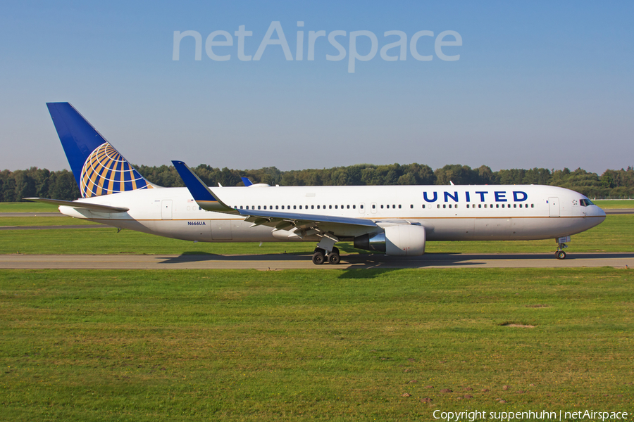United Airlines Boeing 767-322(ER) (N666UA) | Photo 123464