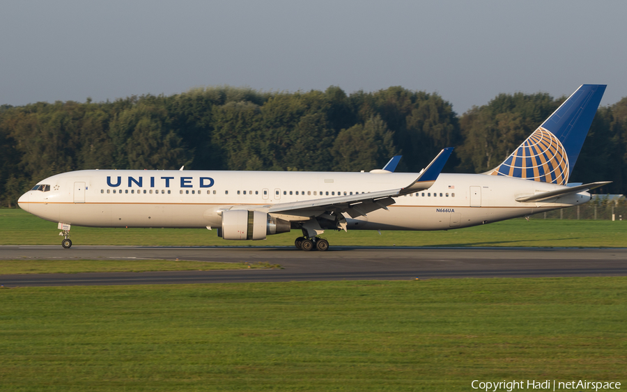 United Airlines Boeing 767-322(ER) (N666UA) | Photo 123488