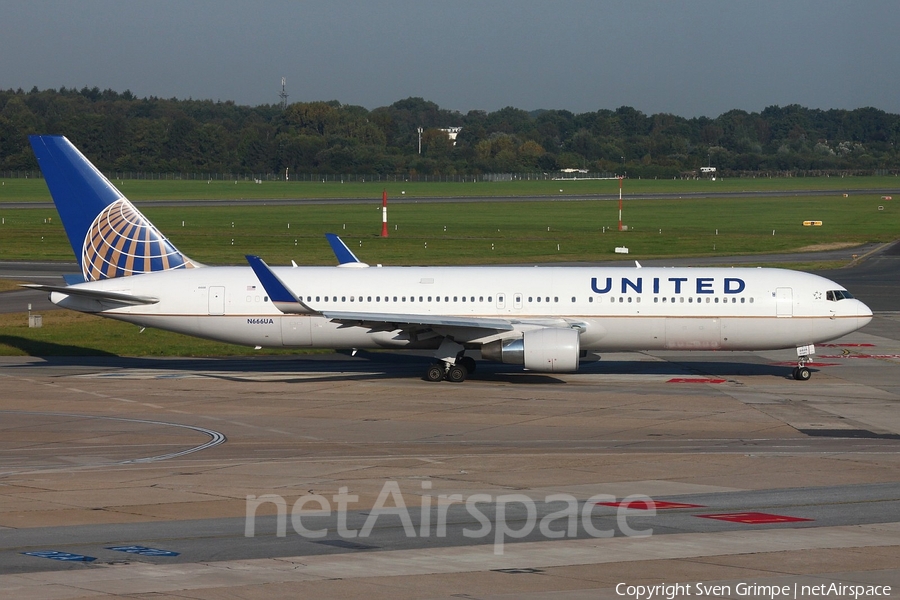 United Airlines Boeing 767-322(ER) (N666UA) | Photo 123560