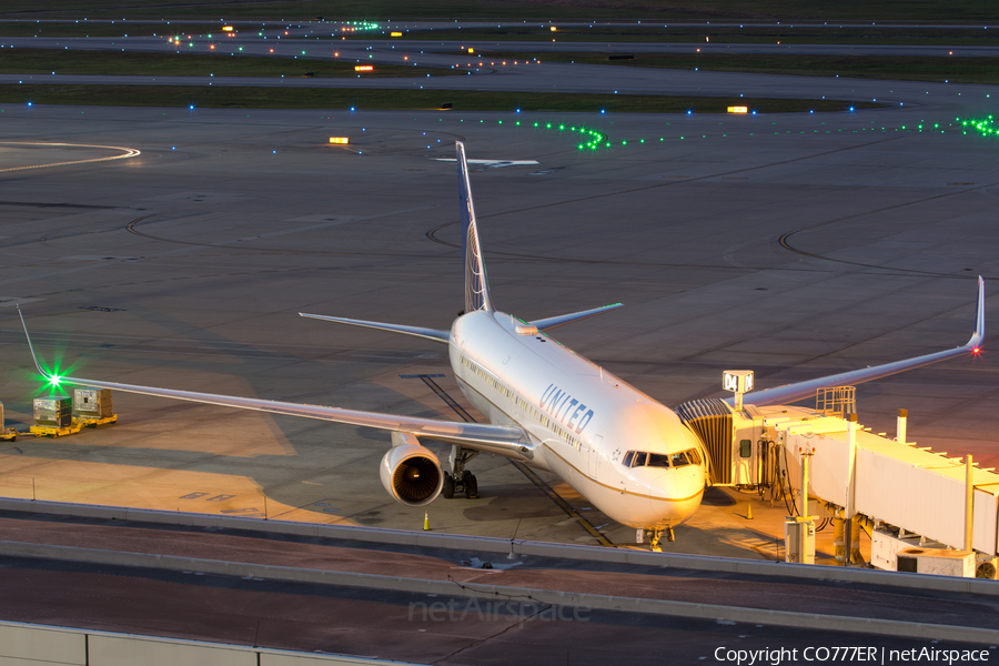 United Airlines Boeing 767-322(ER) (N666UA) | Photo 104747