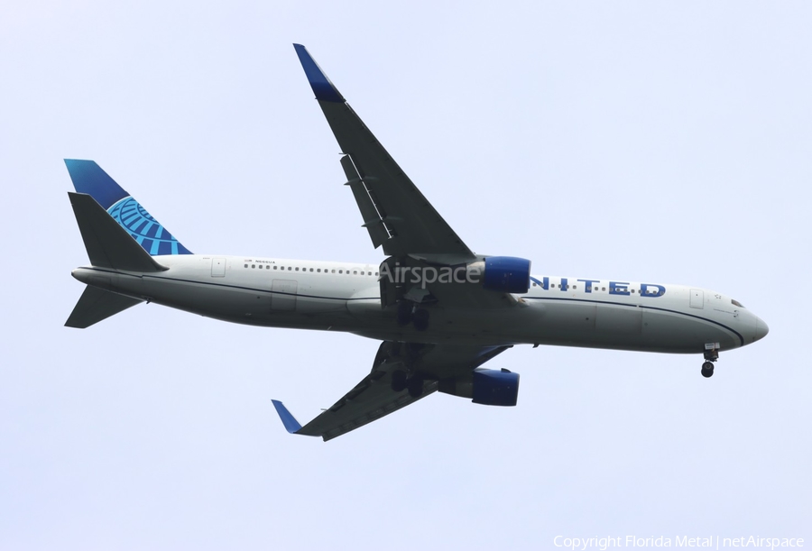 United Airlines Boeing 767-322(ER) (N666UA) | Photo 618003