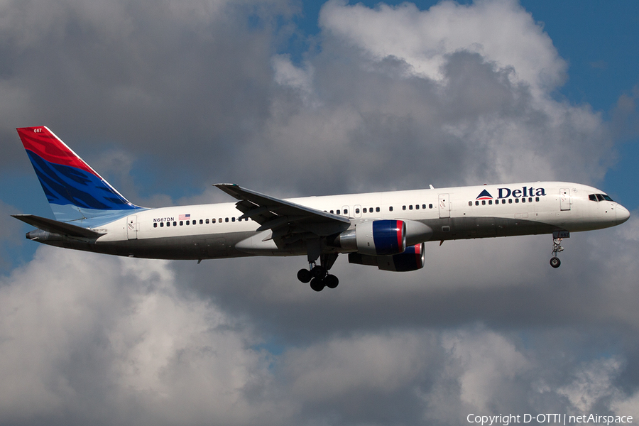 Delta Air Lines Boeing 757-232 (N667DN) | Photo 233074