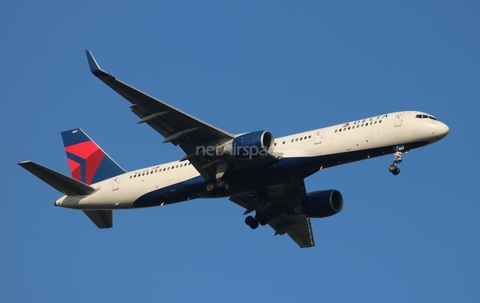 Delta Air Lines Boeing 757-232 (N667DN) at  Orlando - International (McCoy), United States