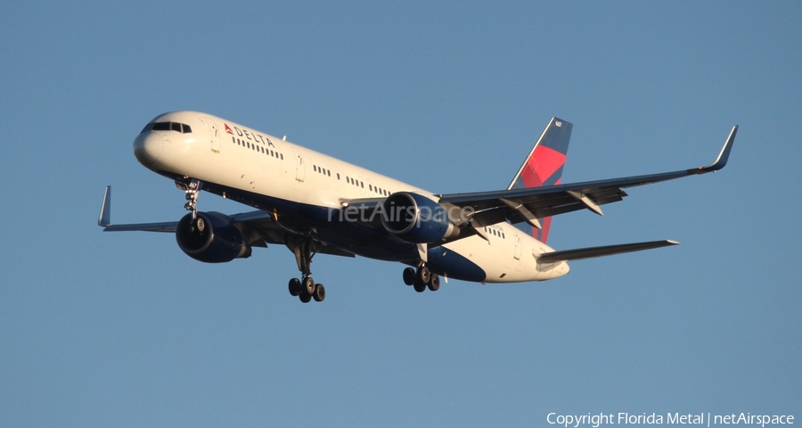 Delta Air Lines Boeing 757-232 (N667DN) | Photo 299824