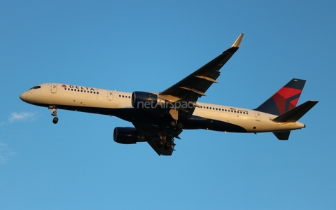 Delta Air Lines Boeing 757-232 (N667DN) at  Tampa - International, United States