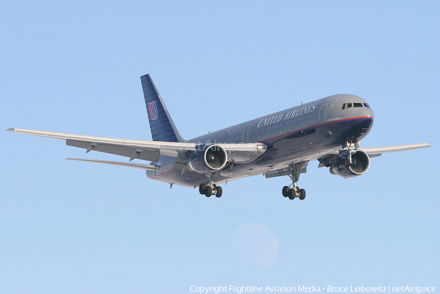 United Airlines Boeing 767-322(ER) (N667UA) | Photo 172058
