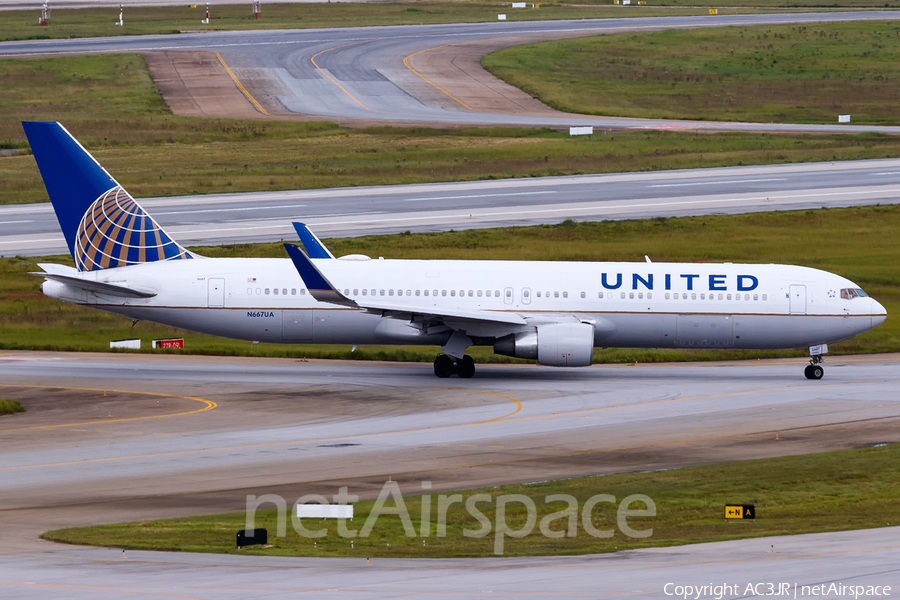 United Airlines Boeing 767-322(ER) (N667UA) | Photo 328757