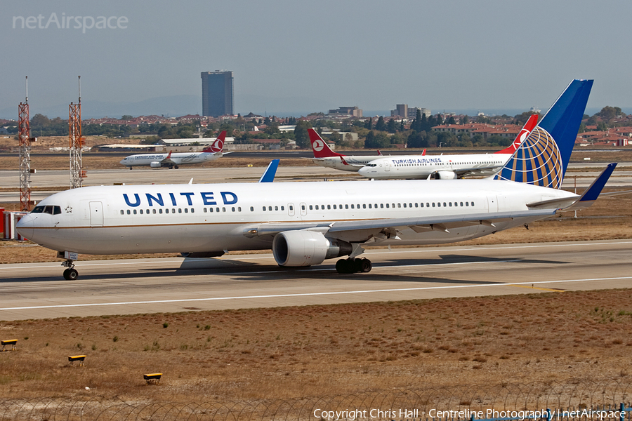 United Airlines Boeing 767-322(ER) (N667UA) | Photo 32404