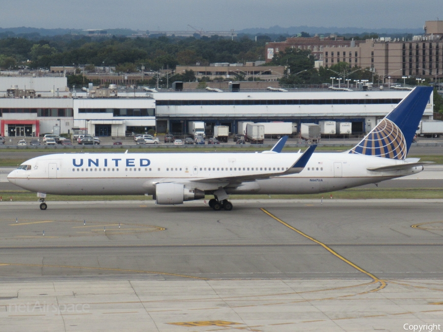 United Airlines Boeing 767-322(ER) (N667UA) | Photo 478474