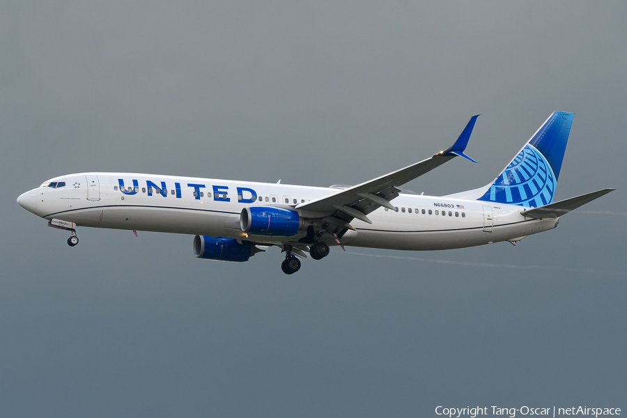 United Airlines Boeing 737-924(ER) (N66803) | Photo 623418