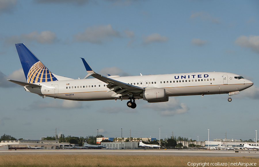 United Airlines Boeing 737-924(ER) (N66814) | Photo 90271