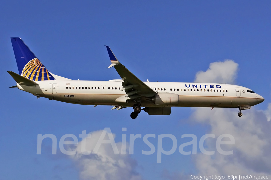 United Airlines Boeing 737-924(ER) (N66825) | Photo 68633