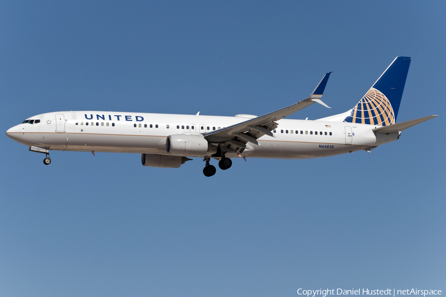 United Airlines Boeing 737-924(ER) (N66828) | Photo 480318