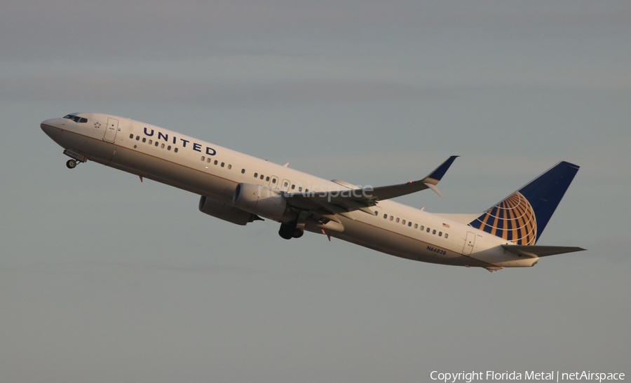 United Airlines Boeing 737-924(ER) (N66828) | Photo 405475