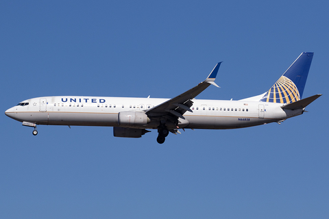 United Airlines Boeing 737-924(ER) (N66828) at  Los Angeles - International, United States