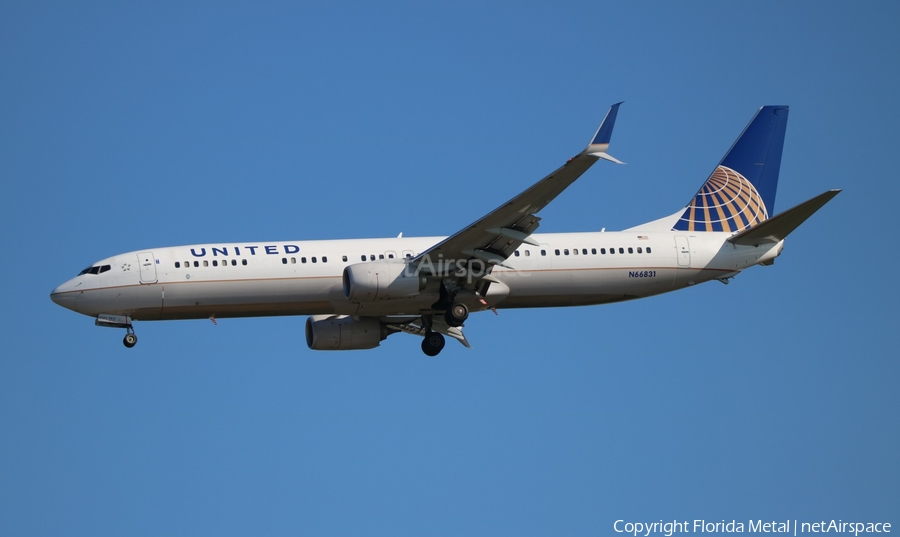 United Airlines Boeing 737-924(ER) (N66831) | Photo 405480