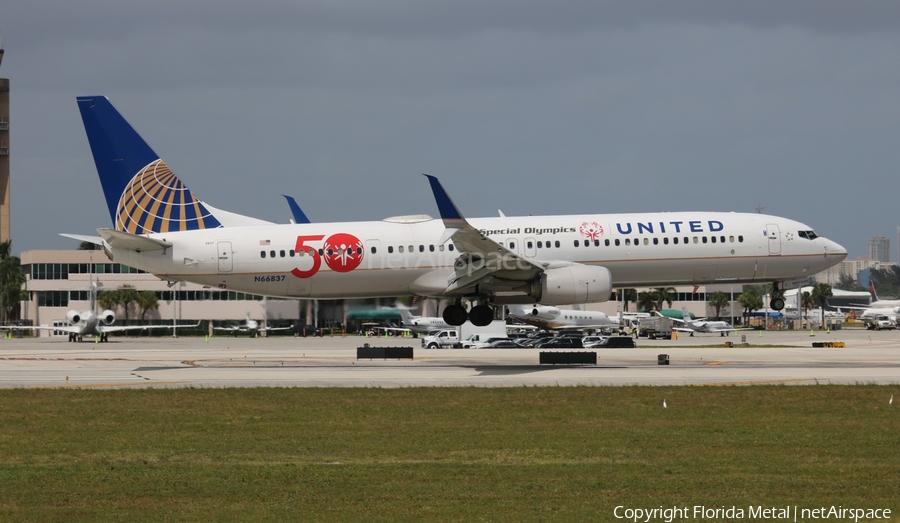 United Airlines Boeing 737-924(ER) (N66837) | Photo 405481