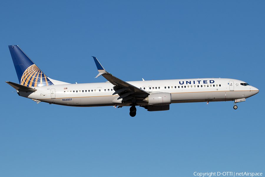 United Airlines Boeing 737-924(ER) (N66837) | Photo 199971