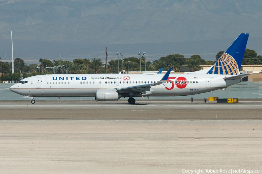 United Airlines Boeing 737-924(ER) (N66837) | Photo 296001