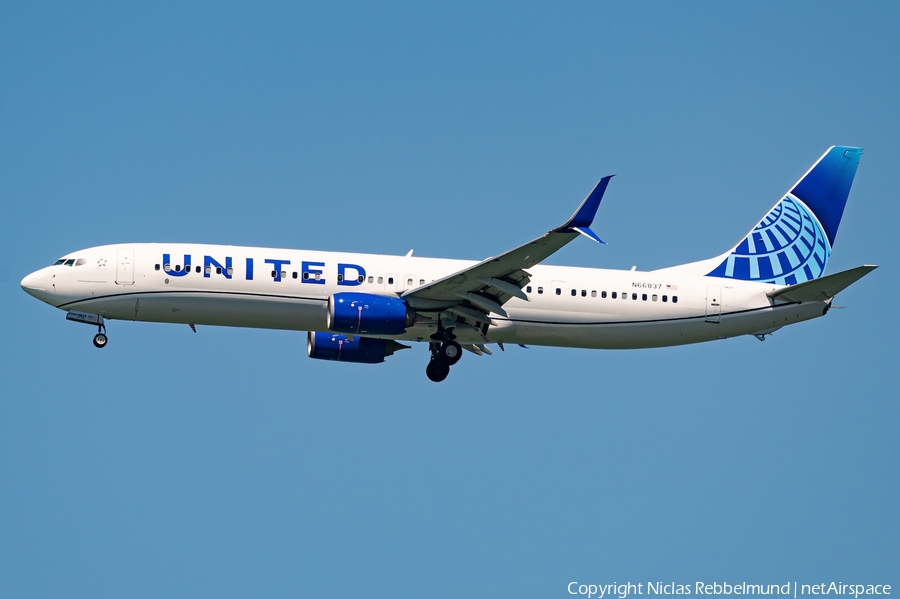United Airlines Boeing 737-924(ER) (N66837) | Photo 680897