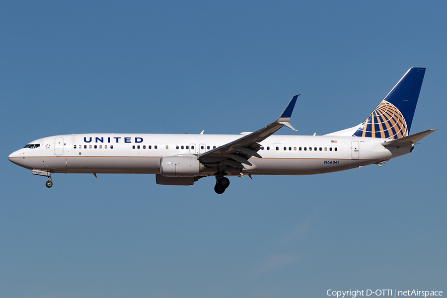 United Airlines Boeing 737-924(ER) (N66841) | Photo 140777