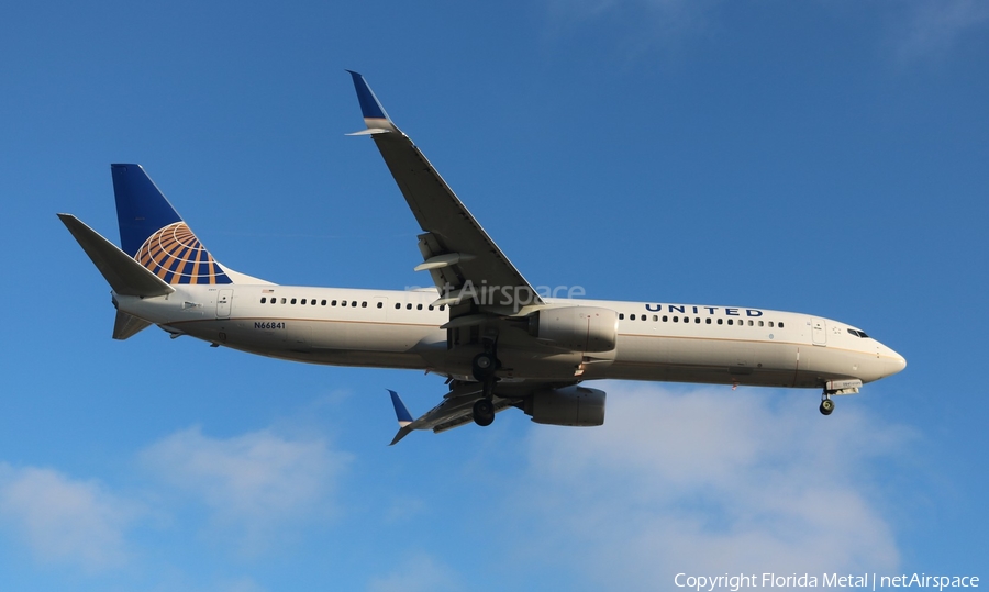 United Airlines Boeing 737-924(ER) (N66841) | Photo 405490