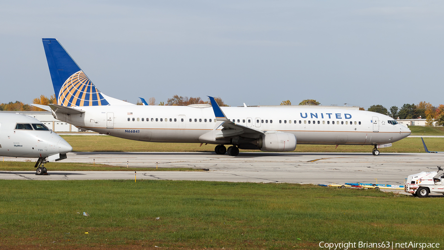 United Airlines Boeing 737-924(ER) (N66841) | Photo 531534