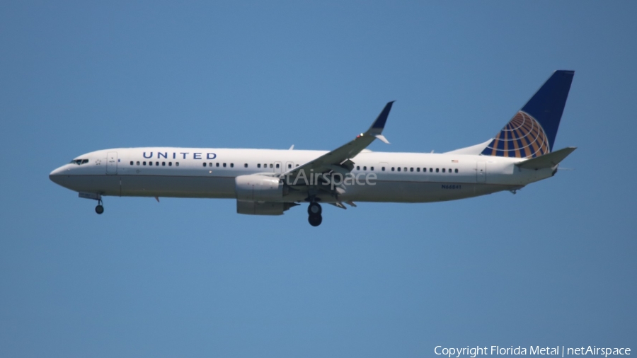 United Airlines Boeing 737-924(ER) (N66841) | Photo 405493