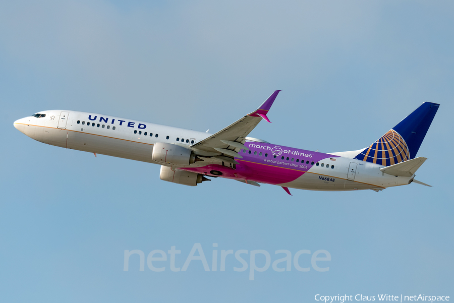 United Airlines Boeing 737-924(ER) (N66848) | Photo 307631