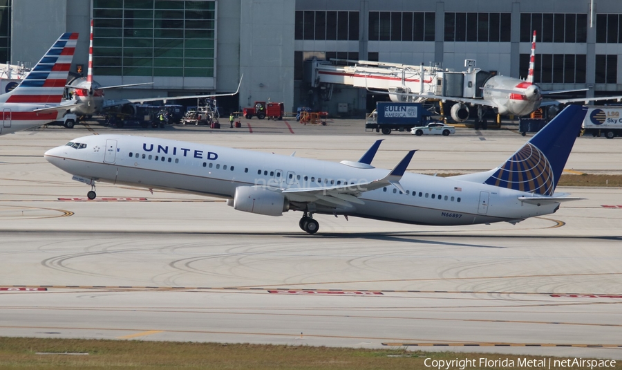 United Airlines Boeing 737-924(ER) (N66897) | Photo 405498