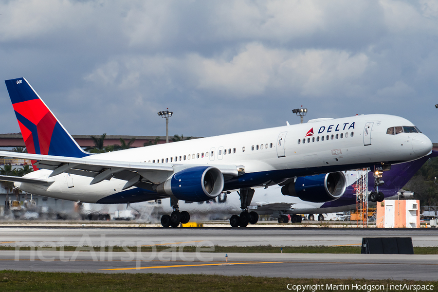 Delta Air Lines Boeing 757-232 (N668DN) | Photo 224044