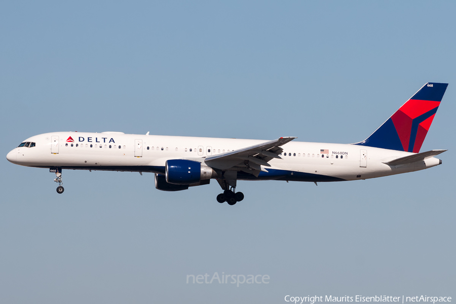 Delta Air Lines Boeing 757-232 (N668DN) | Photo 251520