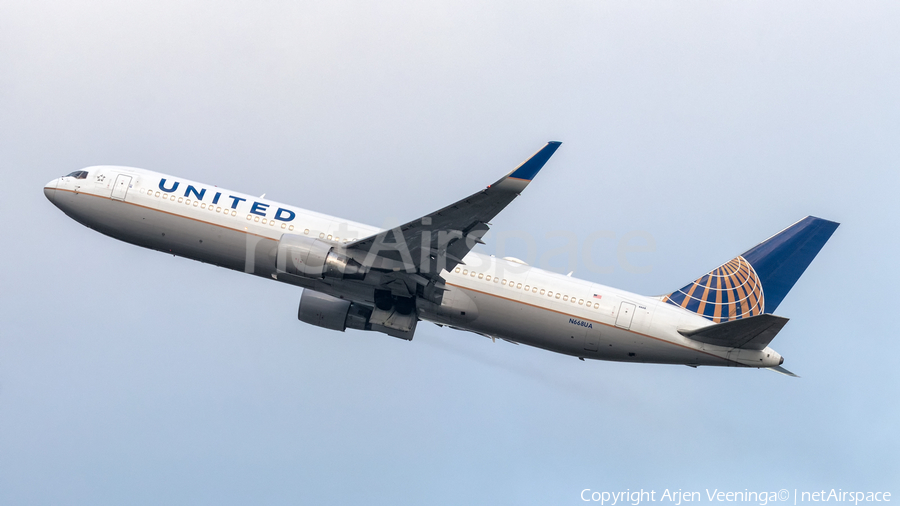 United Airlines Boeing 767-322(ER) (N668UA) | Photo 295773