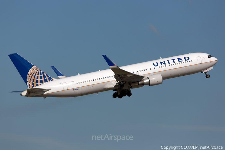 United Airlines Boeing 767-322(ER) (N668UA) | Photo 58091