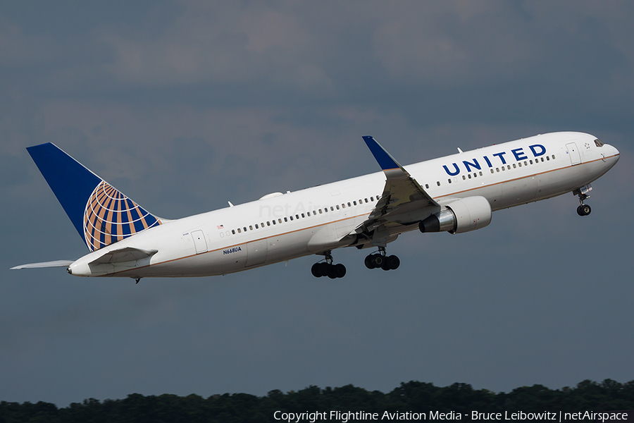 United Airlines Boeing 767-322(ER) (N668UA) | Photo 95757