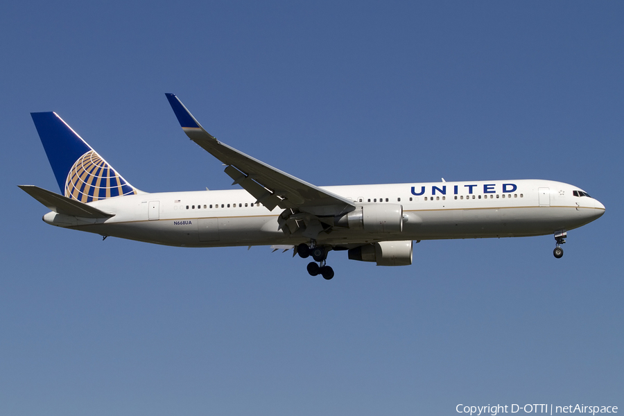 United Airlines Boeing 767-322(ER) (N668UA) | Photo 405636