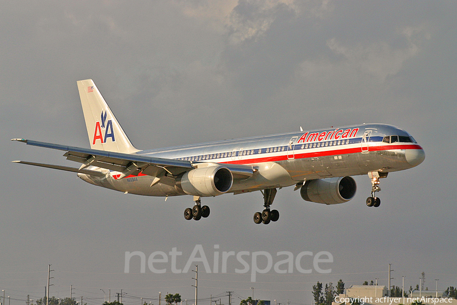 American Airlines Boeing 757-223 (N669AA) | Photo 170384