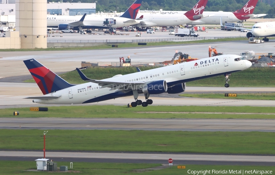 Delta Air Lines Boeing 757-232 (N669DN) | Photo 630525