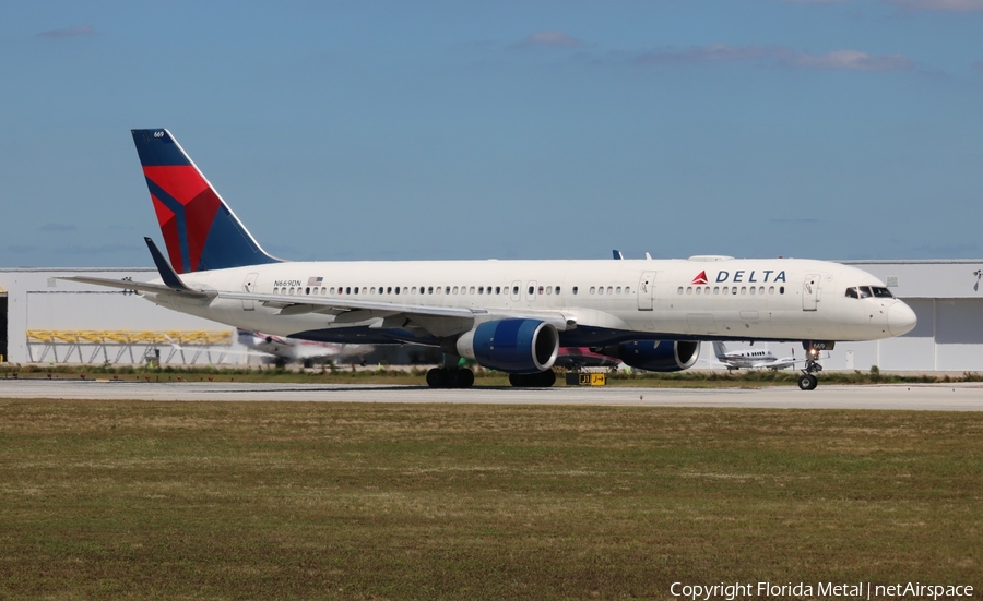 Delta Air Lines Boeing 757-232 (N669DN) | Photo 358091