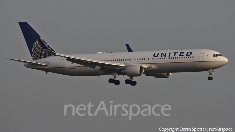 United Airlines Boeing 767-322(ER) (N669UA) | Photo 230528